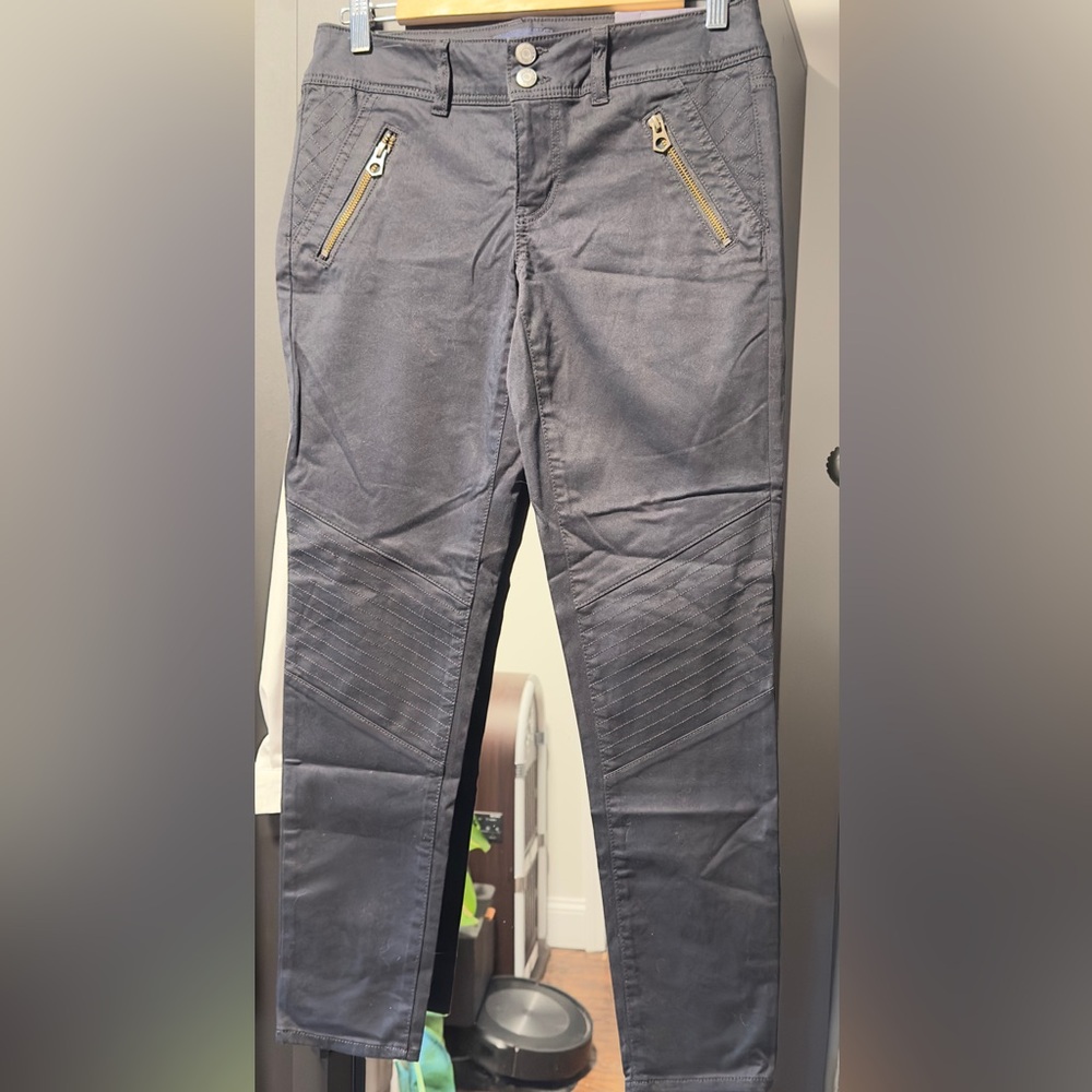 American Eagle Outfitters- Super Stretch Skinny Crop Pants- size 4